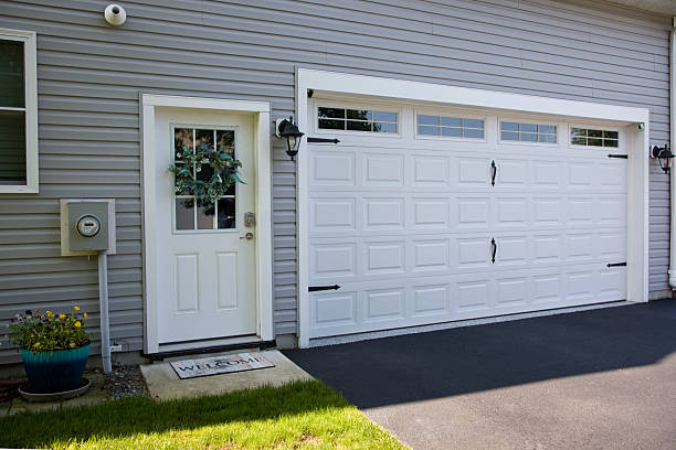 24/7 Emergency Garage Door Panel Replacement experts in Edwards County County, IL